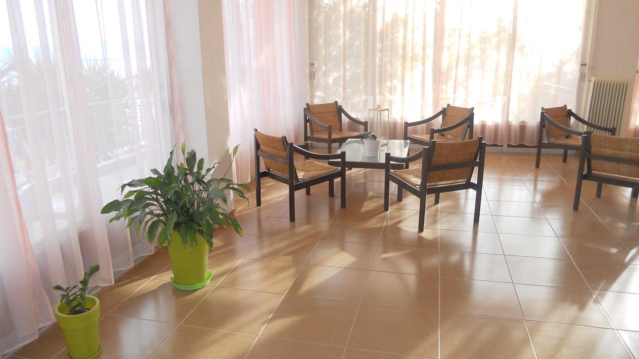 Hotel Milton Mavrovoúnion エクステリア 写真