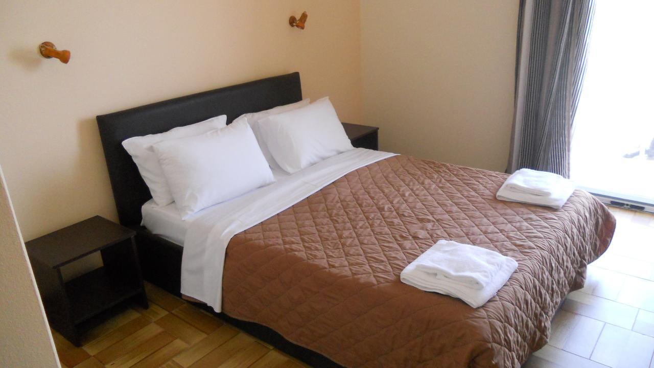 Hotel Milton Mavrovoúnion エクステリア 写真