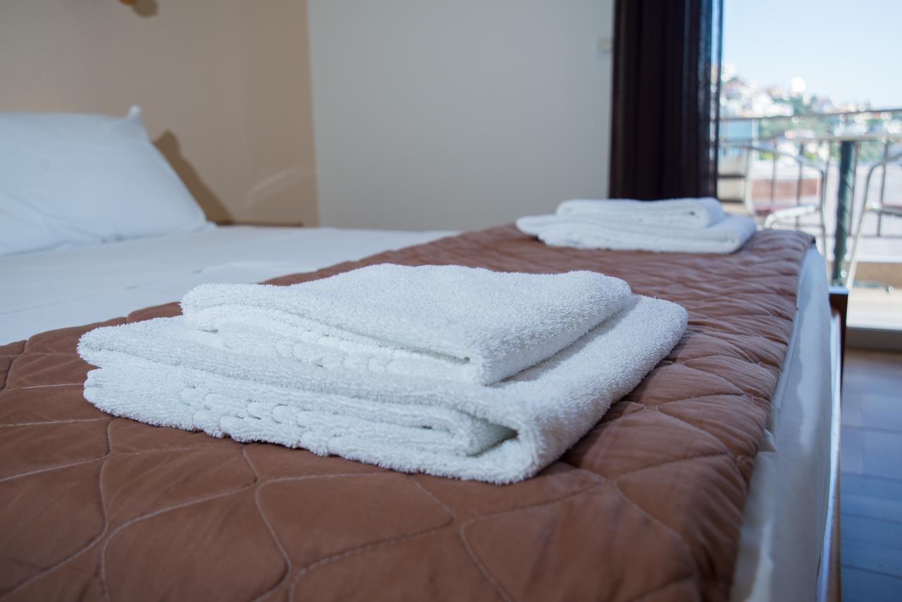 Hotel Milton Mavrovoúnion エクステリア 写真