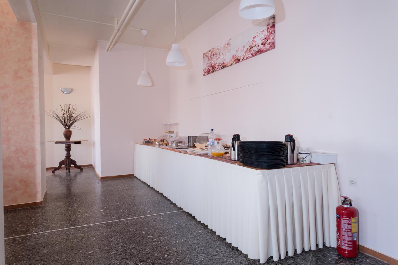 Hotel Milton Mavrovoúnion エクステリア 写真