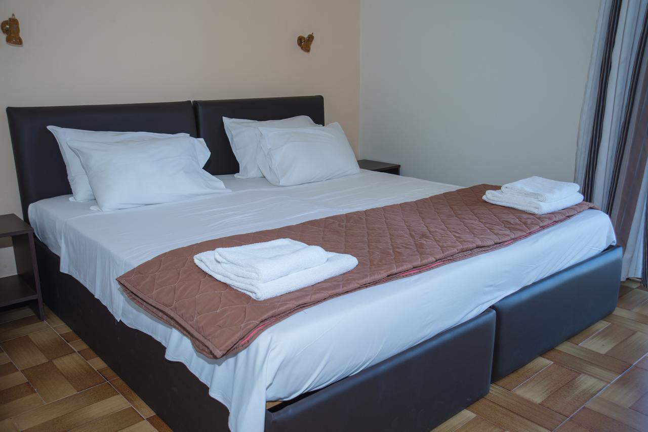 Hotel Milton Mavrovoúnion エクステリア 写真