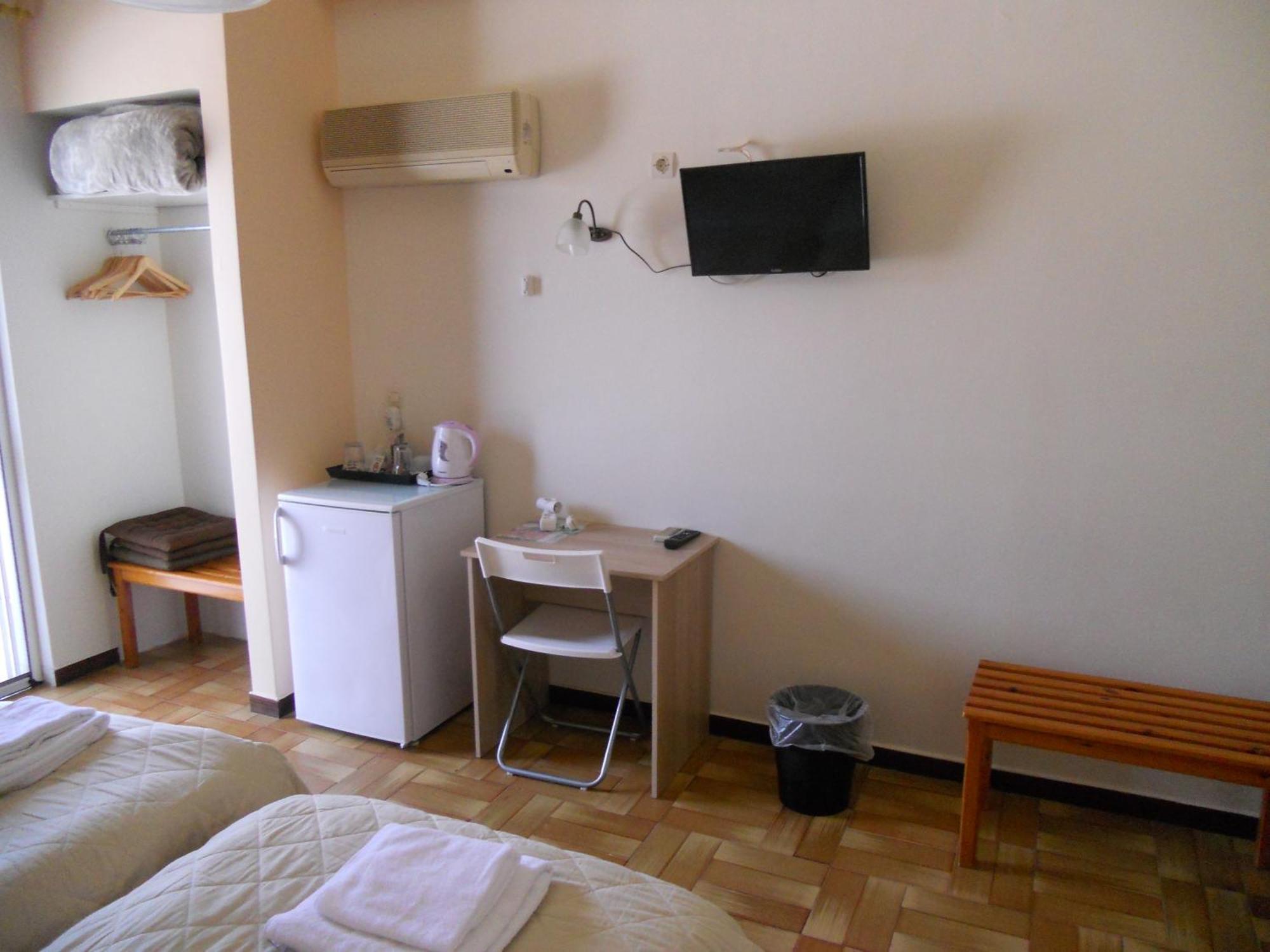 Hotel Milton Mavrovoúnion エクステリア 写真