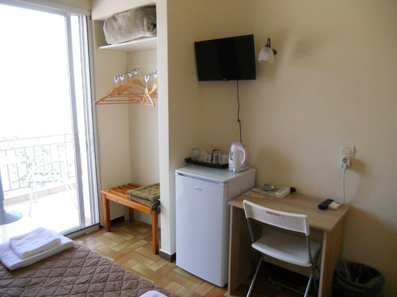 Hotel Milton Mavrovoúnion エクステリア 写真