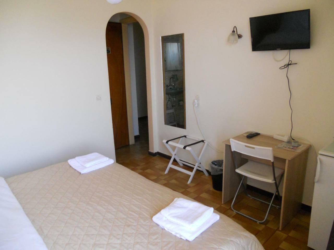 Hotel Milton Mavrovoúnion エクステリア 写真